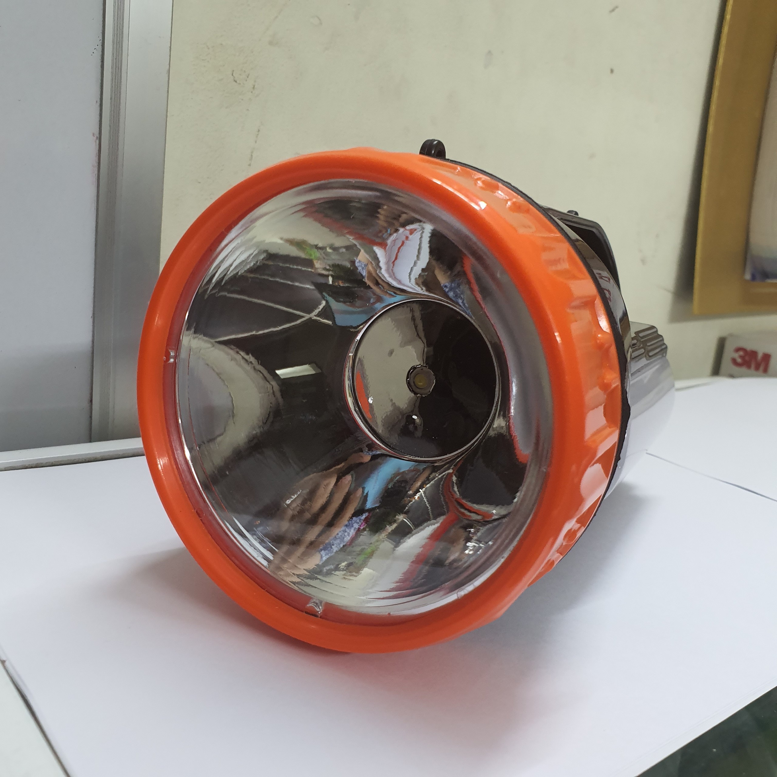 [HCM]Đèn pin sạc Kentom KT-202 có đèn phụ (màu ngẫu nhiên)