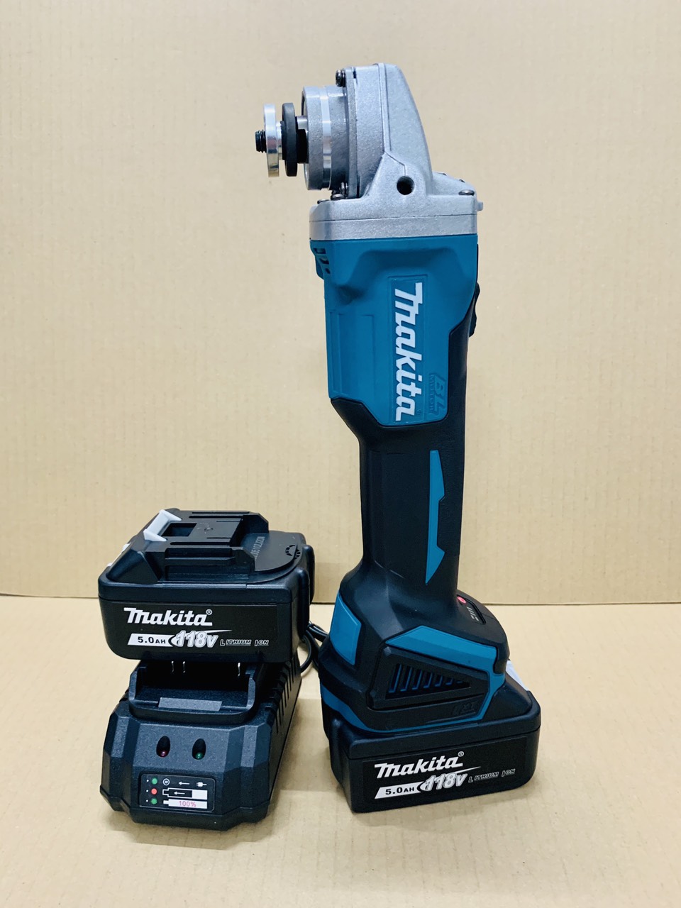Máy mài, máy cắt dùng pin không chổi than Makita 118V pin khủng 10 Cell dùng để mài góc, cắt sắt, cắt gỗ, cắt gạch,...trong gia đình hoặc công trình xây dựng