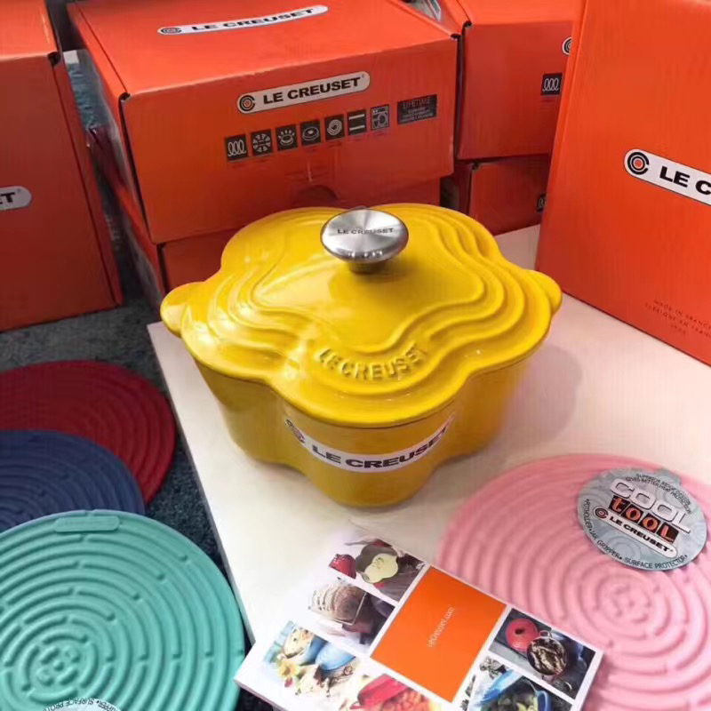 Nồi Le Creuset Hình Hoa 20cm
