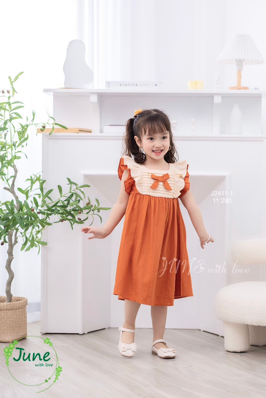 Đầm bé gái bèo xếp ly ở ngực cực sang