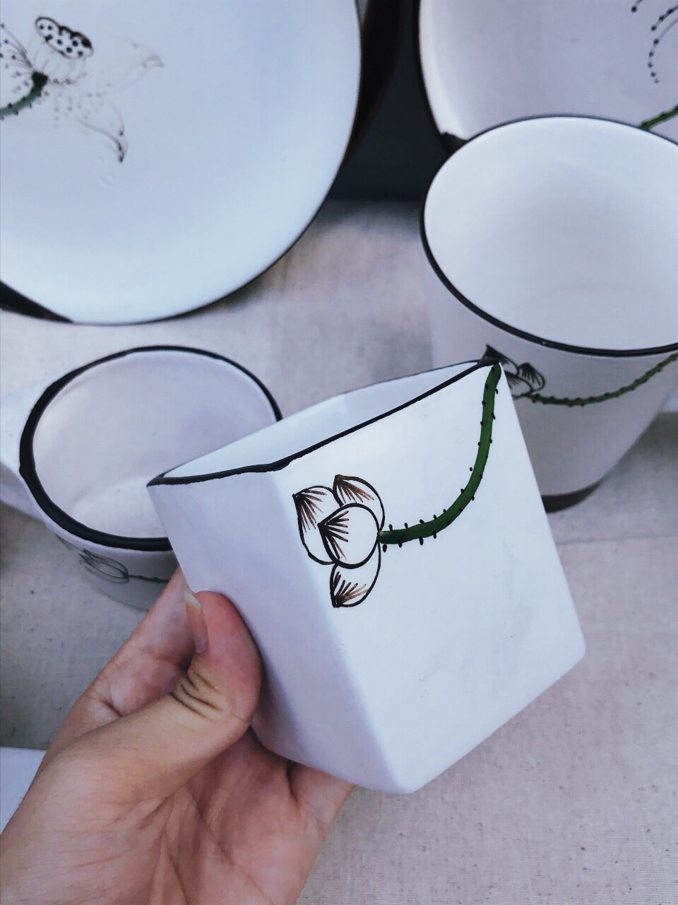 Bộ Bát Đĩa Gốm Đủ Bộ Cho Nhà Bếp Xinh Xắn, Hàng Thủ Công Gốm Bát Tràng Cao Cấp Vẽ Tay 100 % Bát Tràng Xuất Khẩu Quà Tặng Nhà Mới