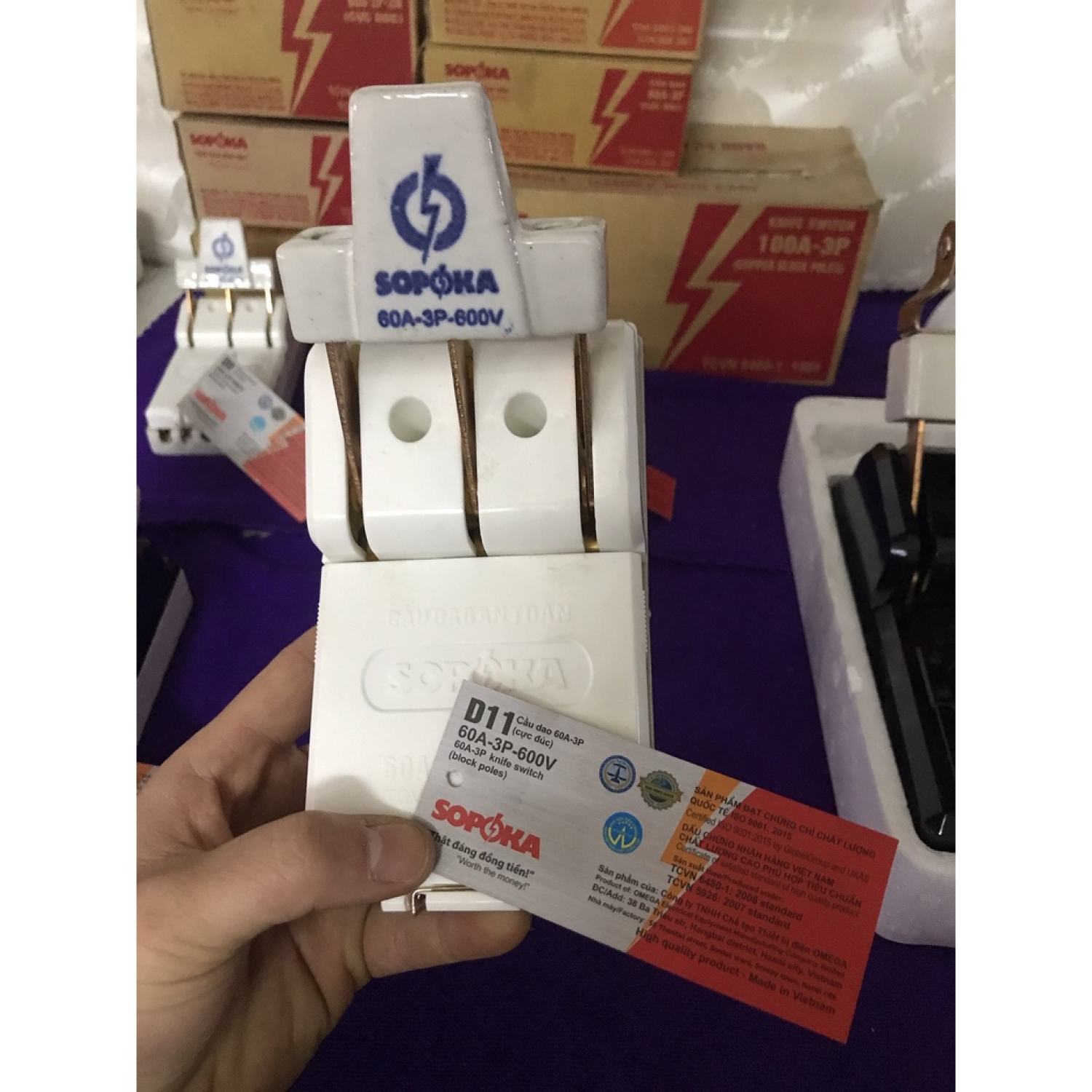 [TOP 1 LAZADA] Cầu dao điện SOPOKA 30A- 60A- 100A , 2 pha và 3 pha, đảo chiều( Cam kết lõi đồng, đế sứ cách điện)