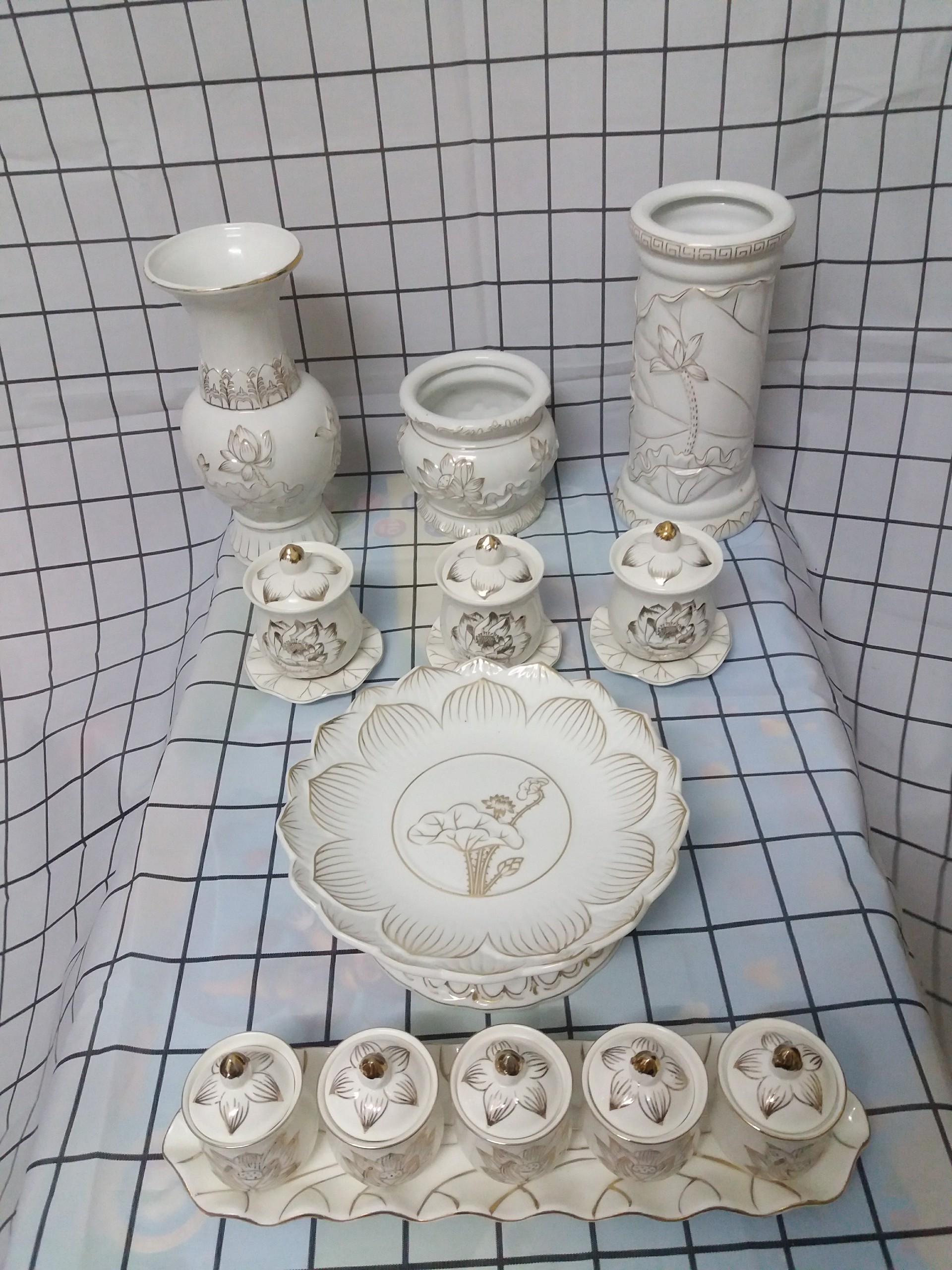 Bộ thờ cúng bạch ngọc Ông Địa Thần Tài