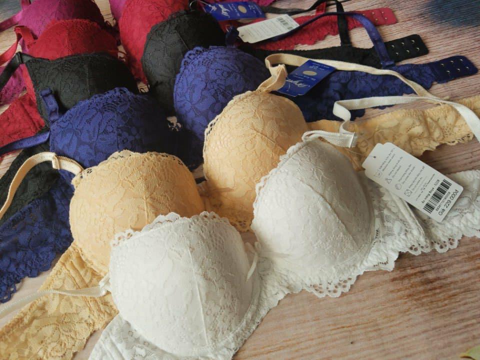 Boya 522B Women's Thin Molded Lace Bra with Horizontal Cups and Underwire
