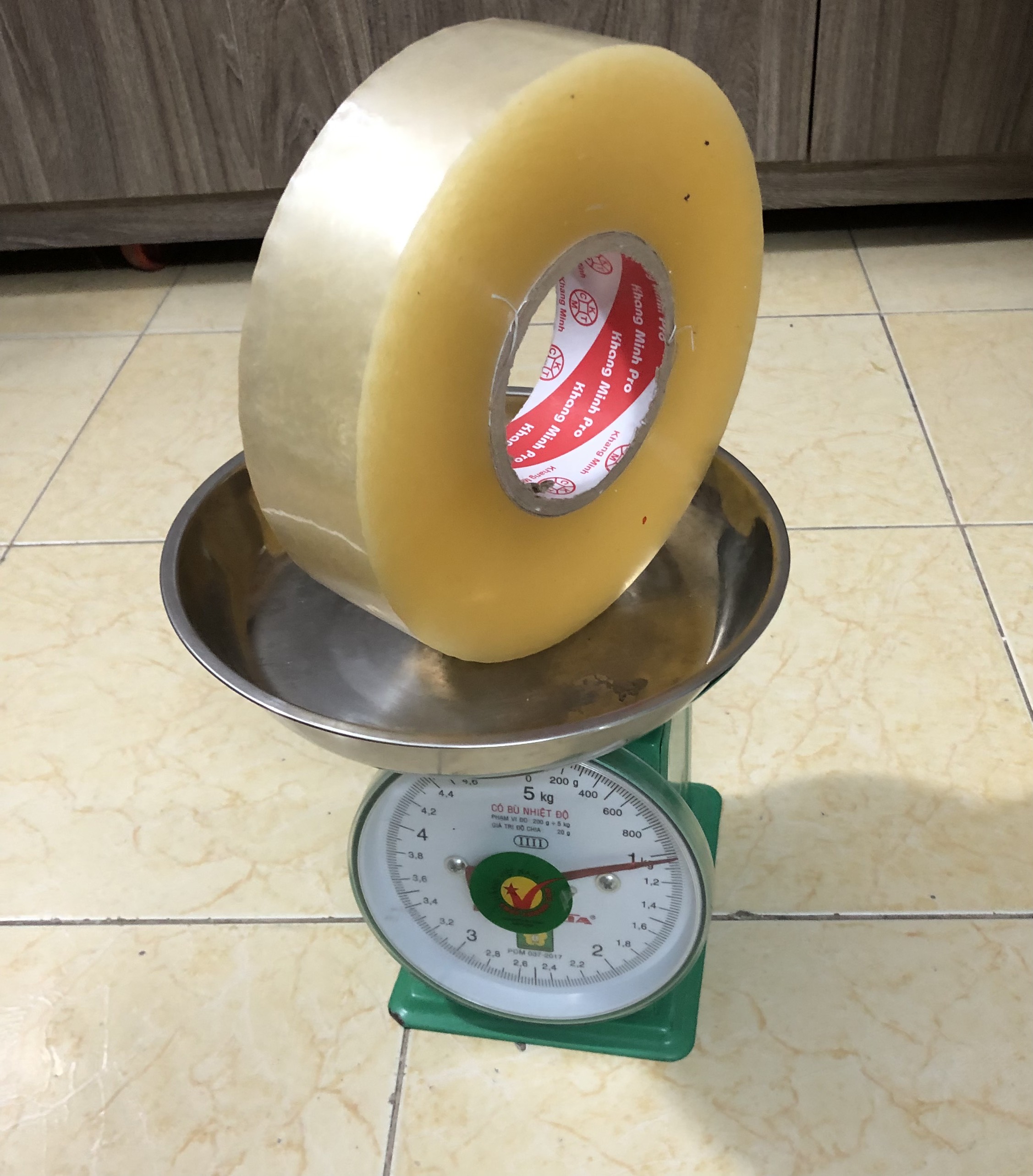 Bán băng dính cuộn to 1kg lõi mỏng