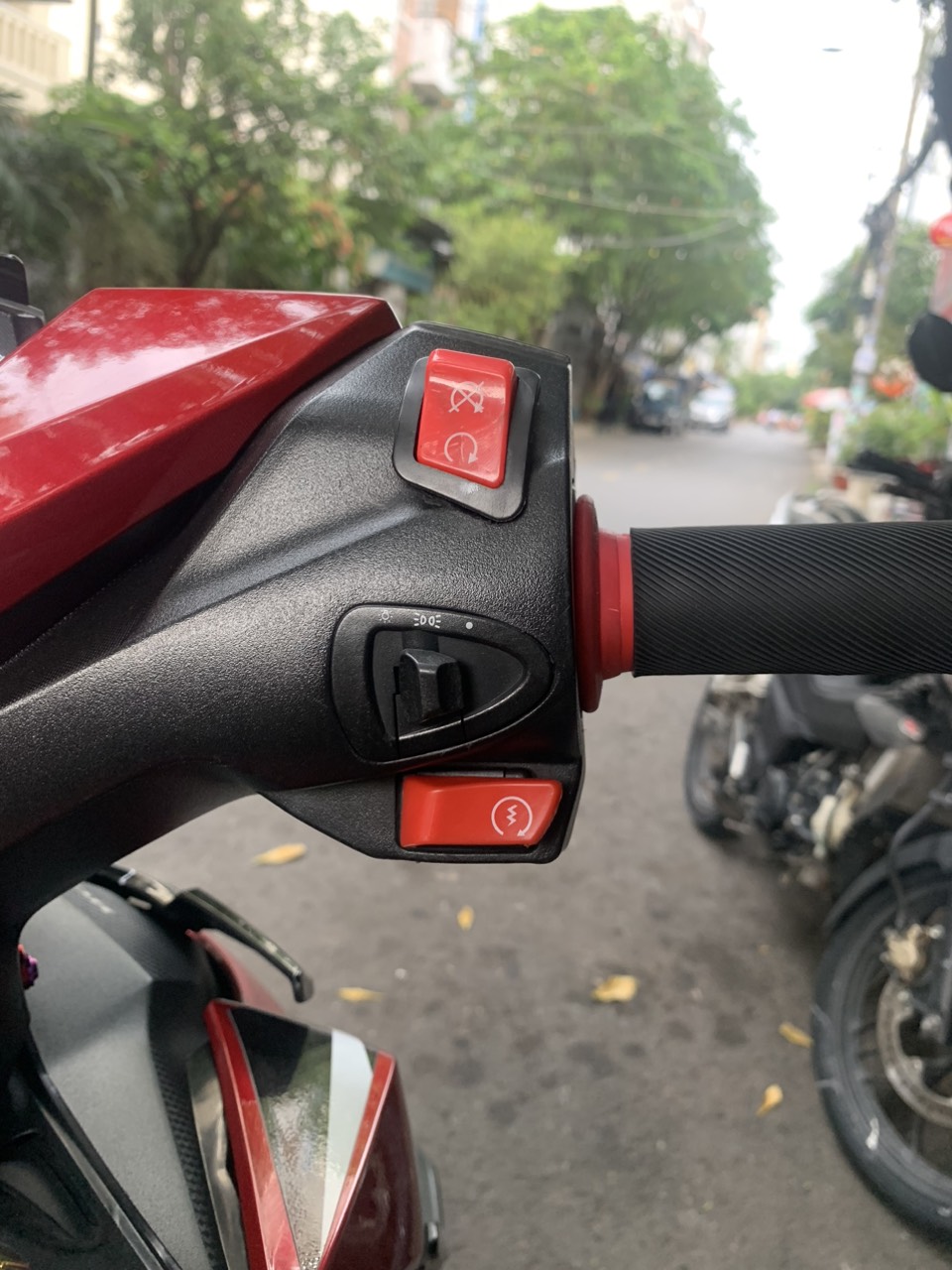 CÔNG TẮC PASSING SH ĐỎ - NÚT ĐỀ ĐỎ LỚN - CÔNG TẮC TẮT ĐÈN PHA COS - CÔNG TẮT MÁY