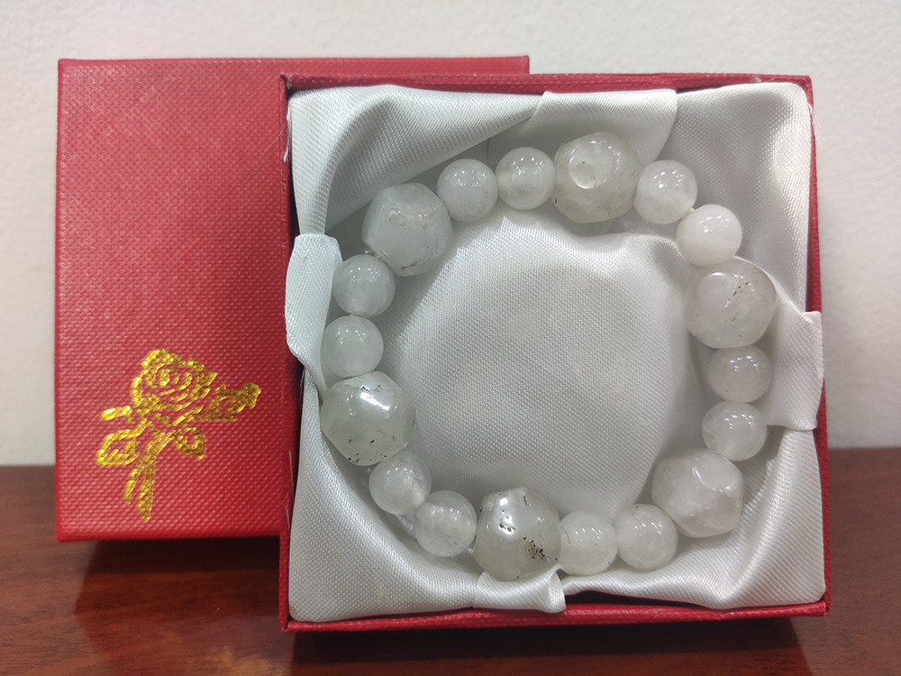 Vòng tay thạch anh trắng giác