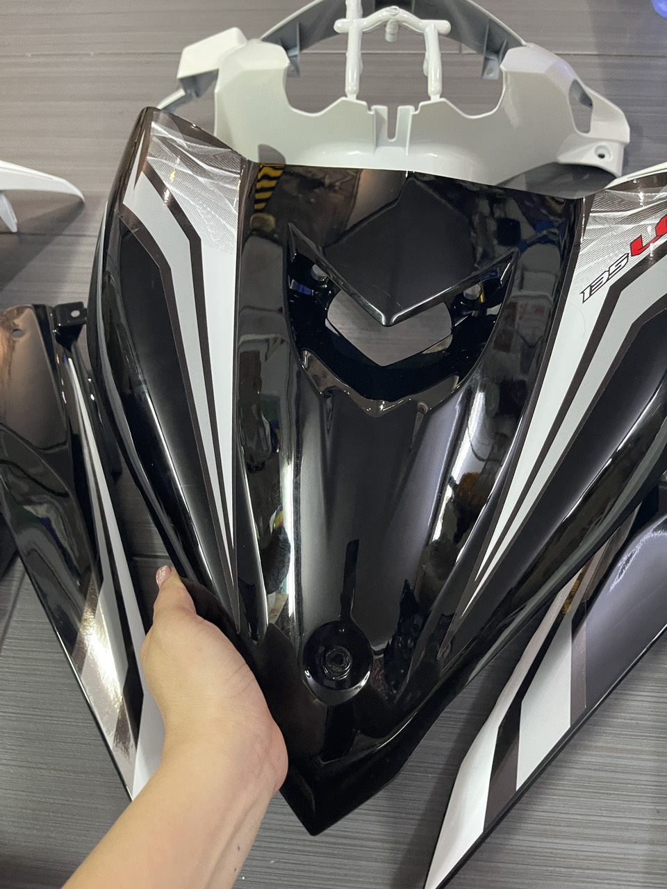 Dàn áo Ex 135 LC V7 trắng đen có tem