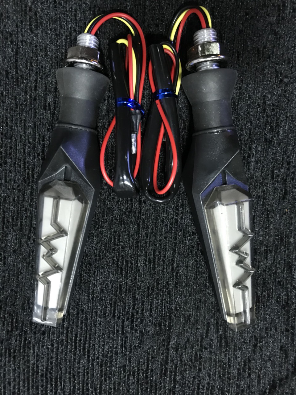 3-wire led leopard sign with variety of vehicles