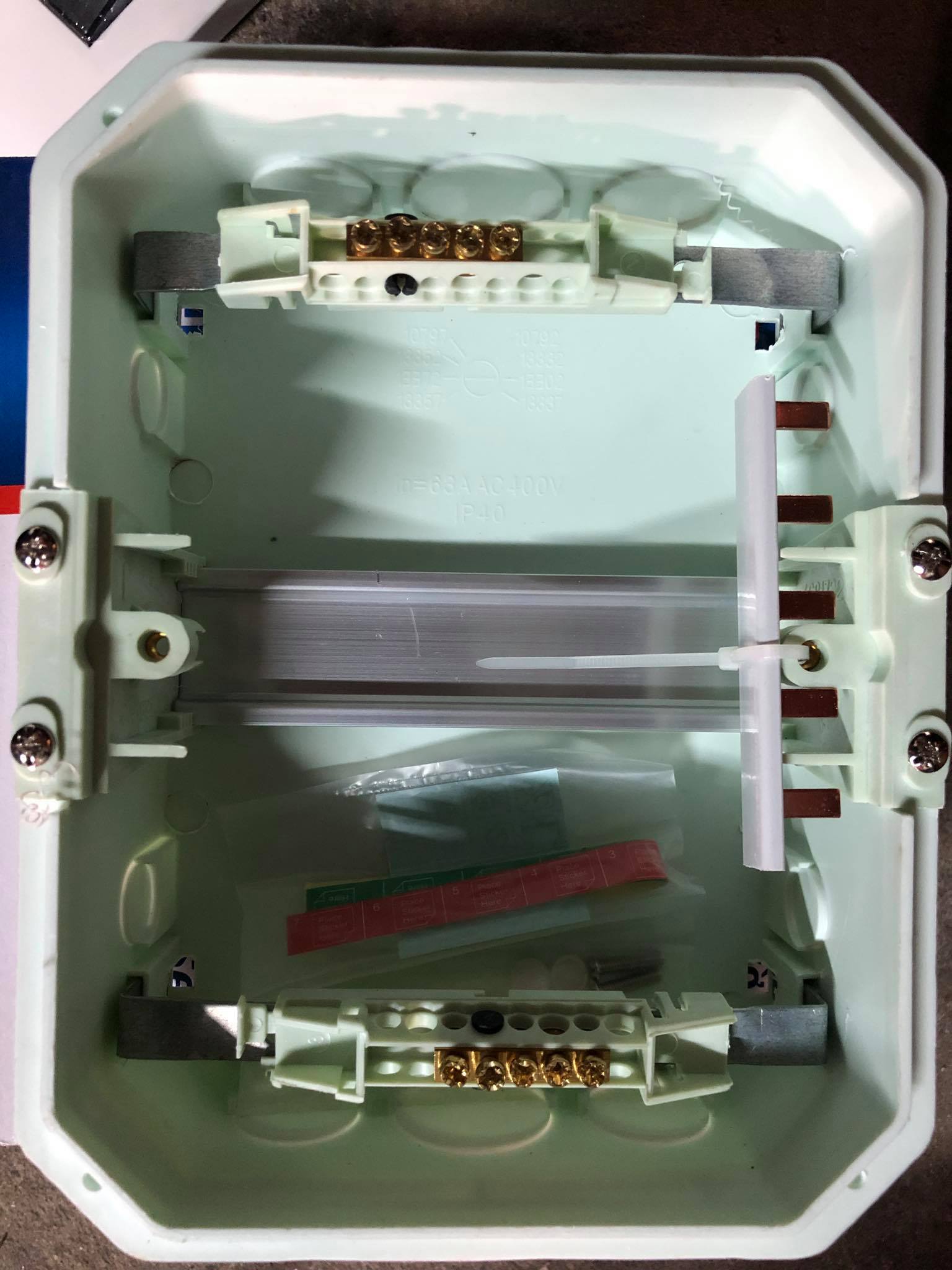Tủ điện âm tường Sino E4FC3/6LA