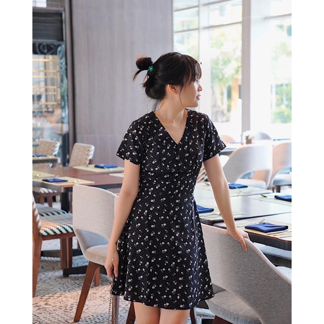 Đầm hoa hở lưng Ruchan