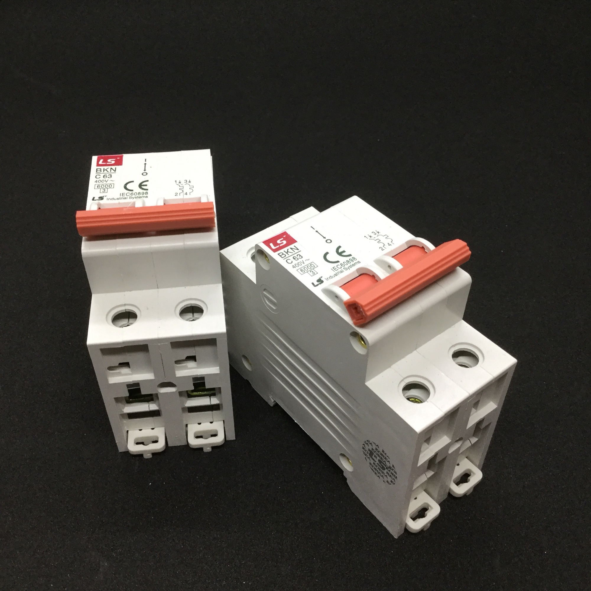 Át tép đôi C63 A -220 v - LS (1 chiếc )