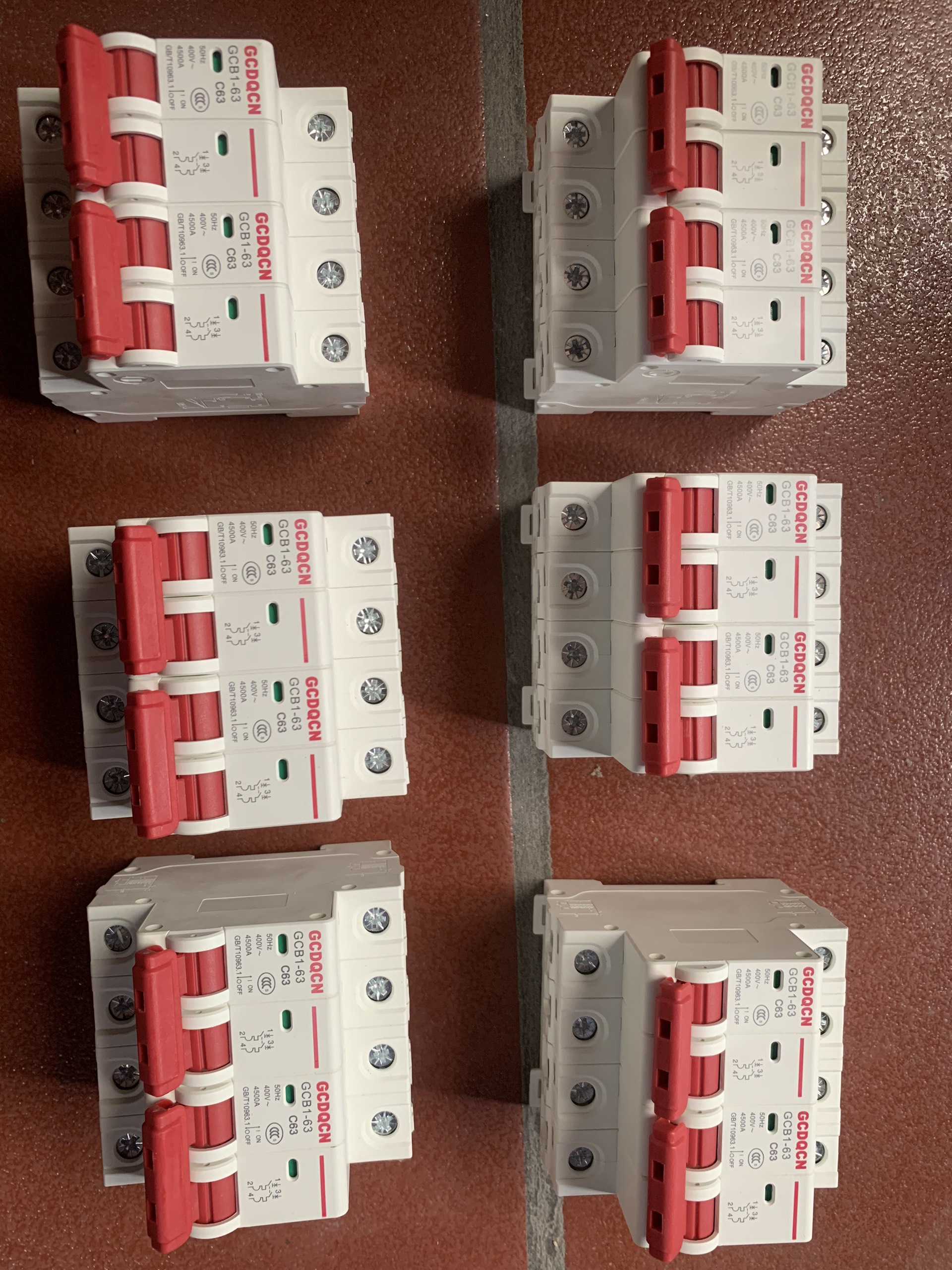 Át đảo chiều 63A/2P/220V cầu dao đảo chiều dạng aptomat