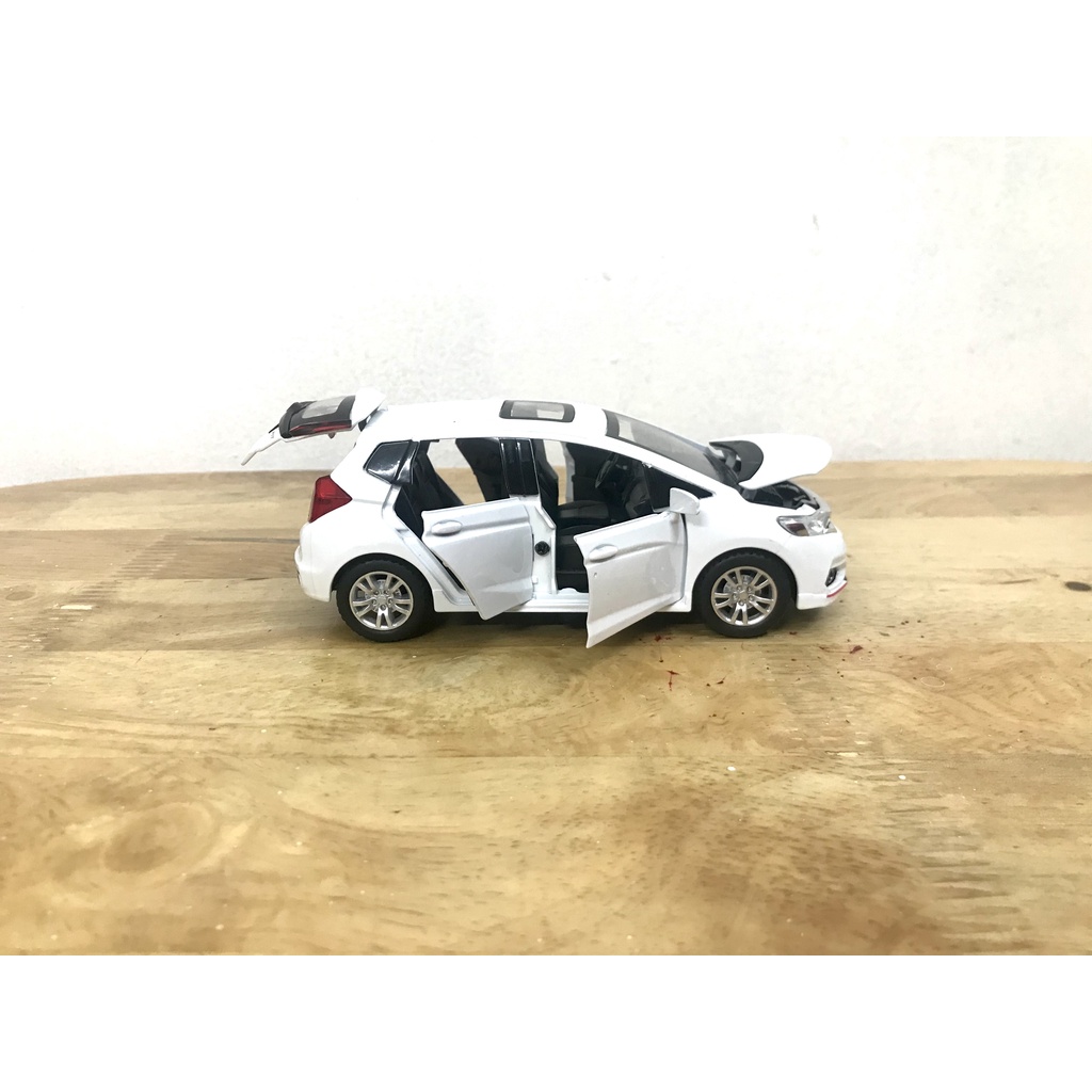 Mô hình xe Honda FIT _ Tỷ lệ 1:32
