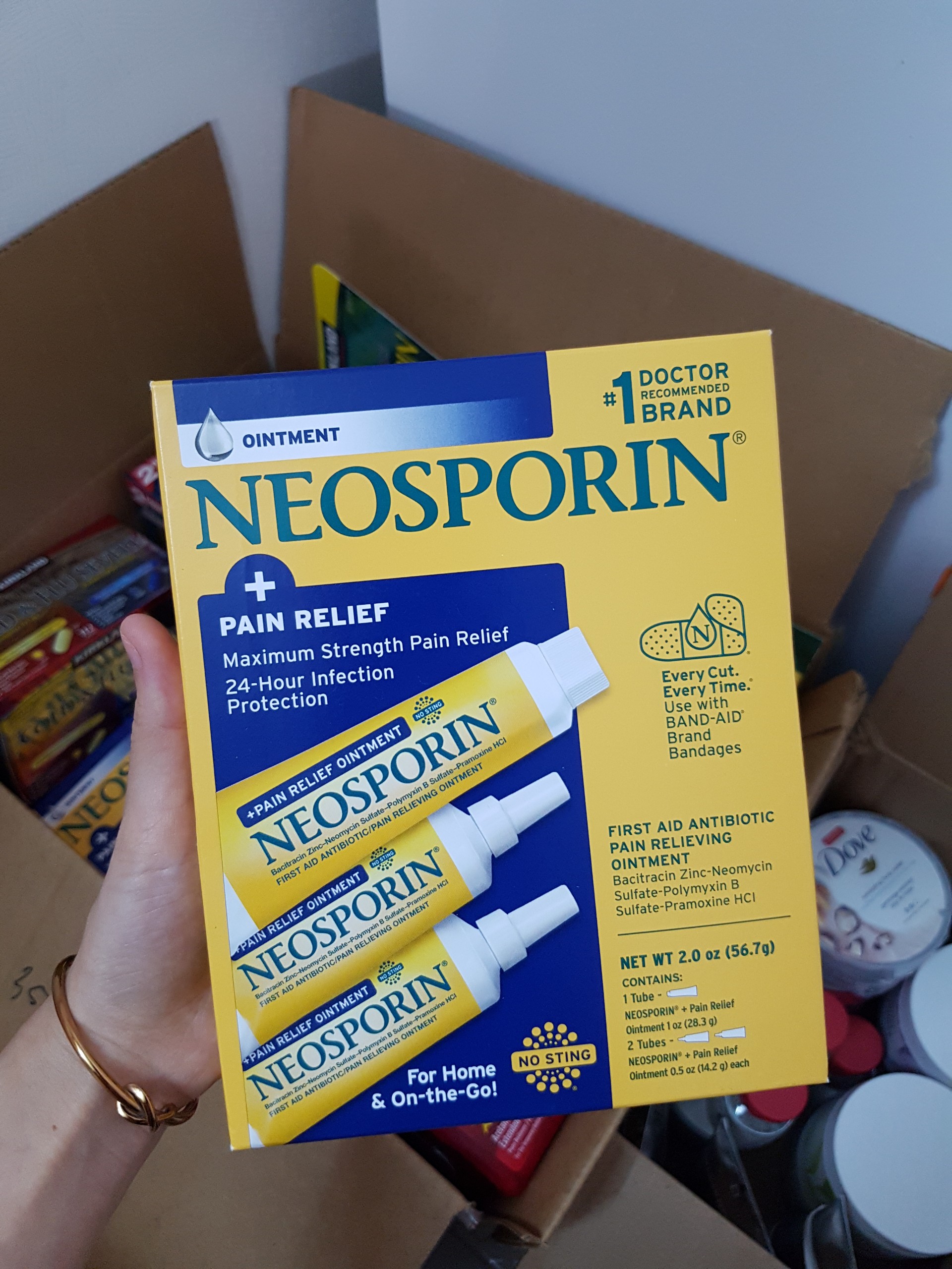 Kem mỡ sát khuẩn và giảm sẹo Neosporin Original Oitment
