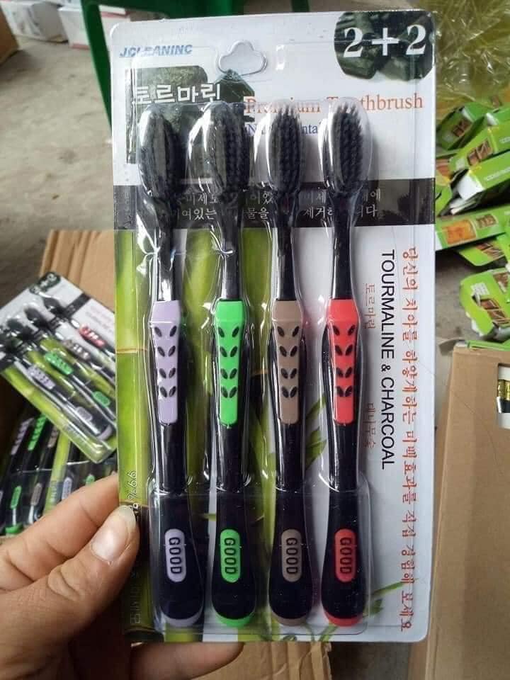 Vỉ 4 bàn chải đánh răng than tre hoạt tính