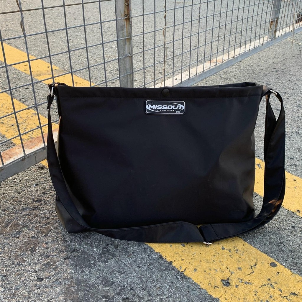 TÚI ĐEO CHÉO MST SHOULDER BAG