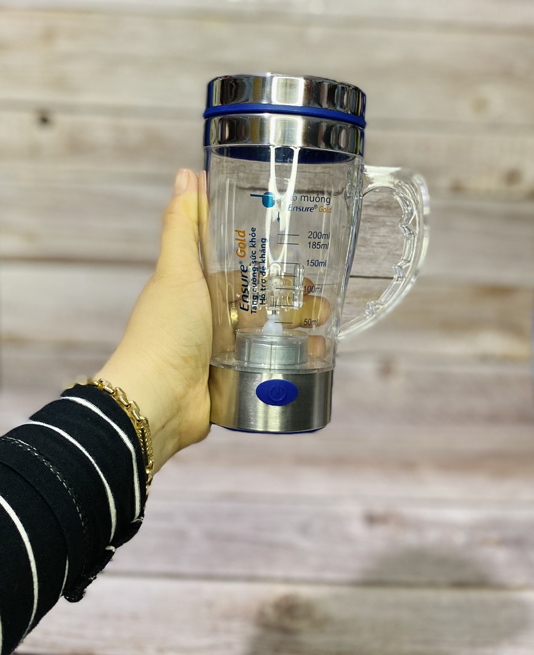 Ly cốc khuấy nước tự động dễ dàng pha nước cam, cafe, ngũ cốc, sữa, đồ uống đa năng cho trẻ em, người lớn, thiết kế rảnh tay thông minh - Cốc tự khuấy trong suốt có quai cầm chống nóng
