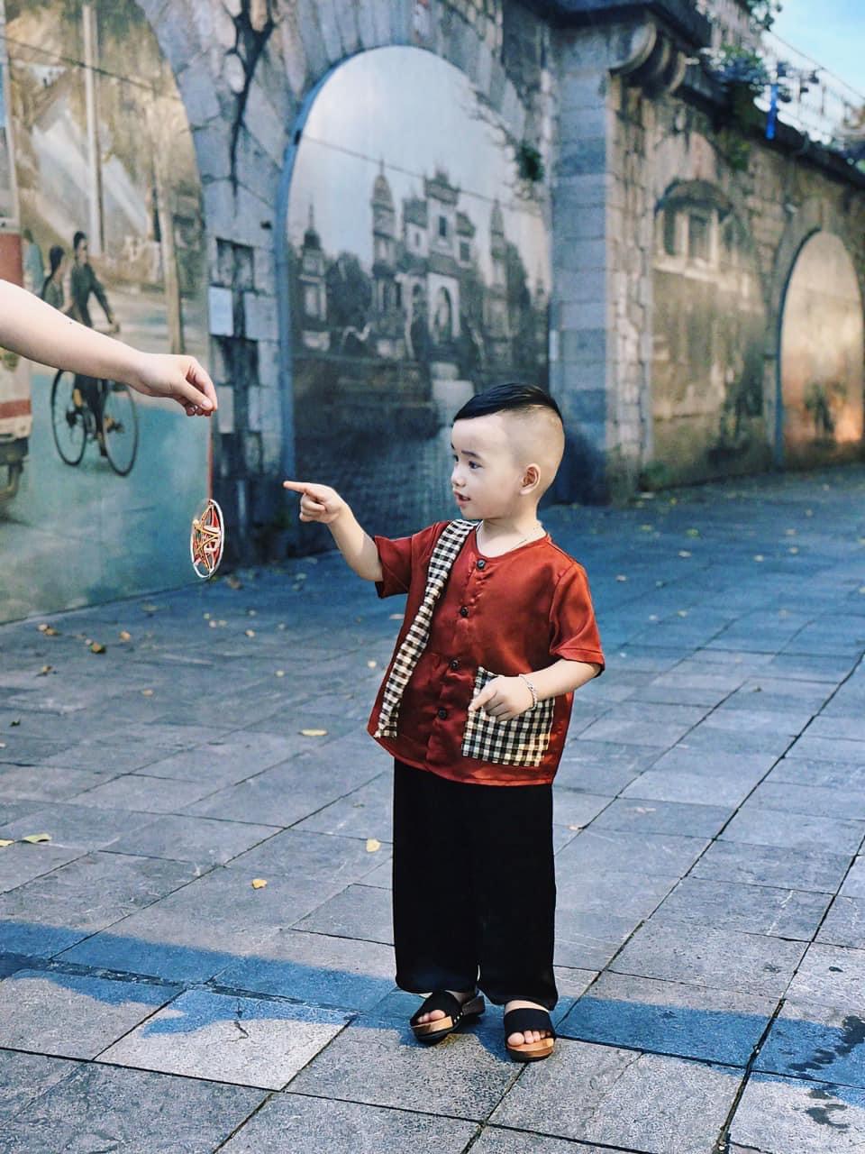 Bộ bà ba bé trai kèm khăn rằn