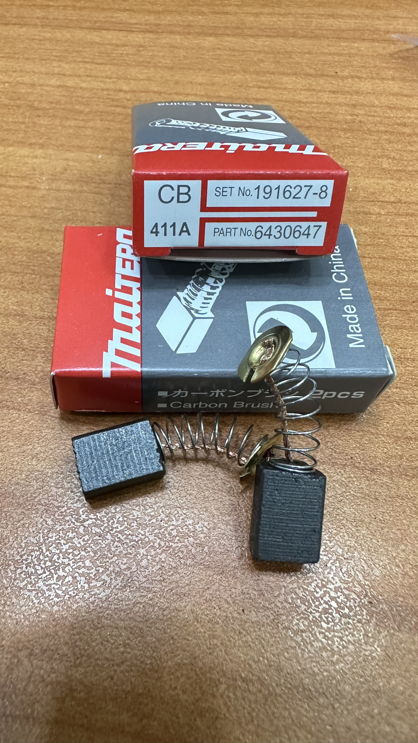 (Maitera) 1 Pair of 411A Carbon Brushes (Makita, Maktec, Soi, Planer Grinders)