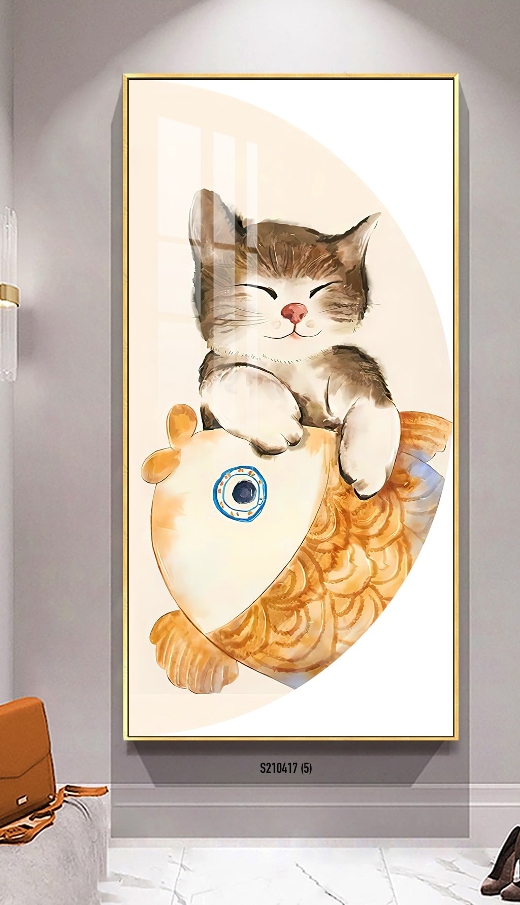 Tranh treo tường thú cưng VTC Chú mèo ôm cá hạnh phúc S210417 (5) phủ bóng laminate cao cấp