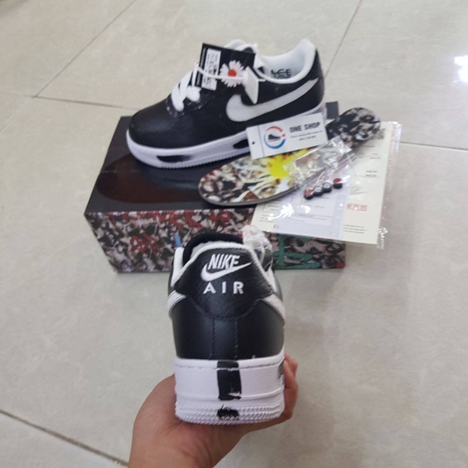 Giày thể thao hoa cúc đen tróc sơn R( full box, phụ kiện, freeship)