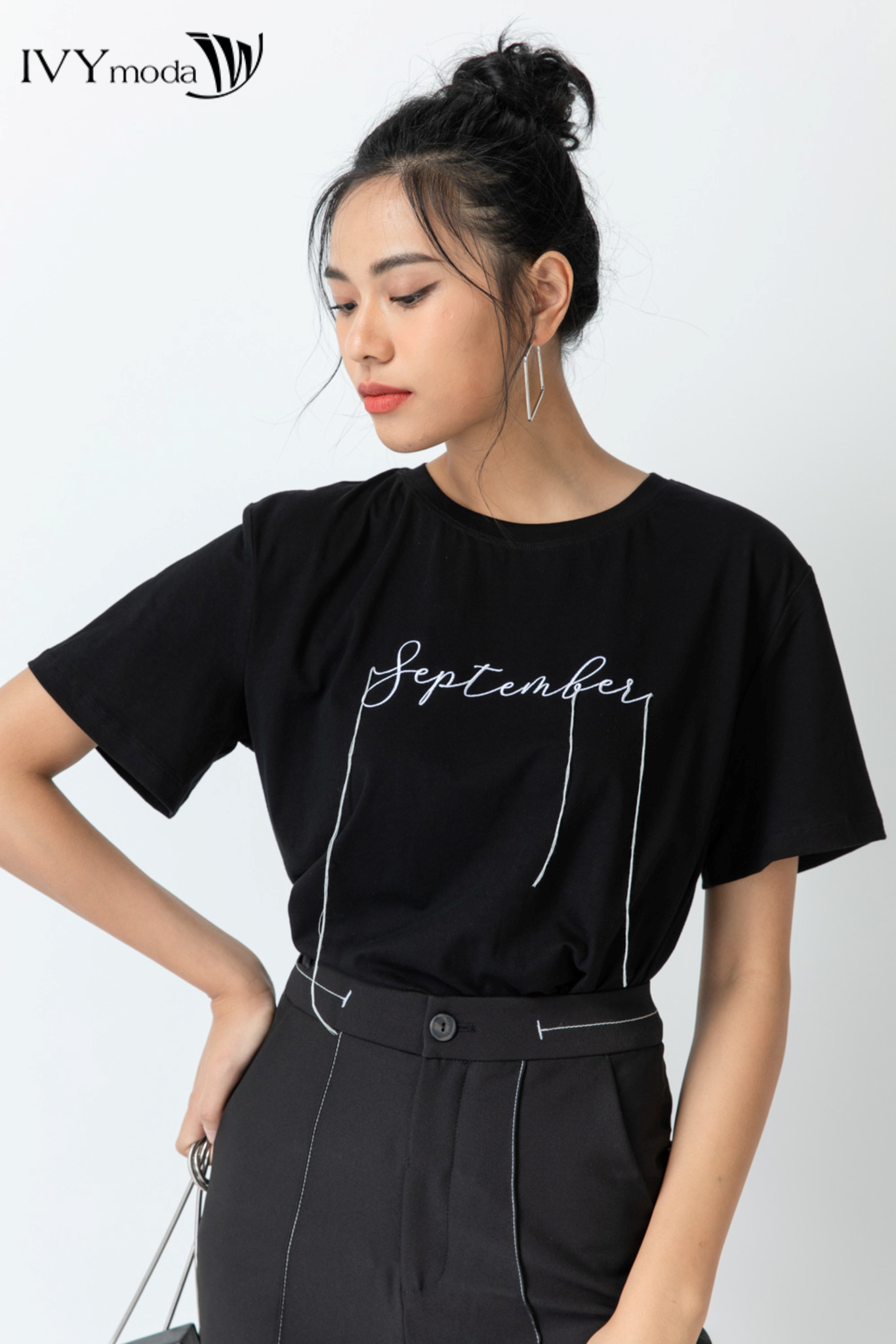 Áo thun nữ cổ tròn thêu chữ trang trí thả dây độc đáo IVY moda MS 57M6605 – Ivy Moda , SKU-1522731472_VNAMZ-6395014985 – lazada.vn 🛒Top1Shop🛒 🇻🇳Top1Vietnam🇻🇳 🛍🛒 🇻🇳🇻🇳🇻🇳🛍🛒