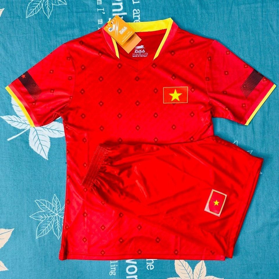 Bộ quần áo đá bóng, đá banh thi đấu VIỆT NAM màu đỏ, trắng MẪU MỚI