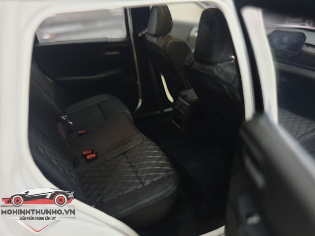 [HCM]Xe mô hình Mitsubishi Outlander 2023 tỉ lệ 1:18