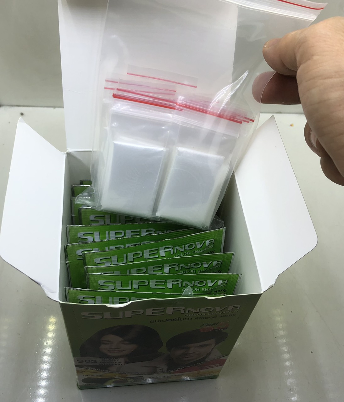 Gội là đen Thái Lan Super Nova 1 gói đơn 30ml