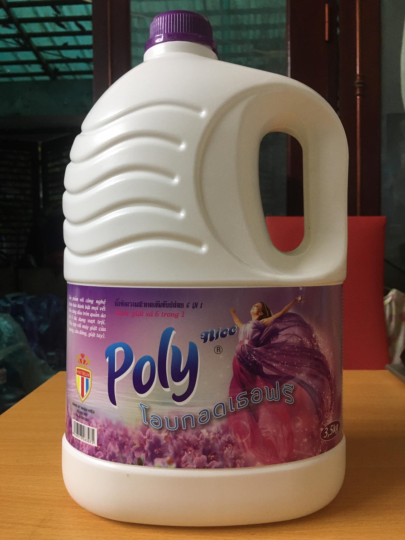 Nước giặt xả Poly Nice