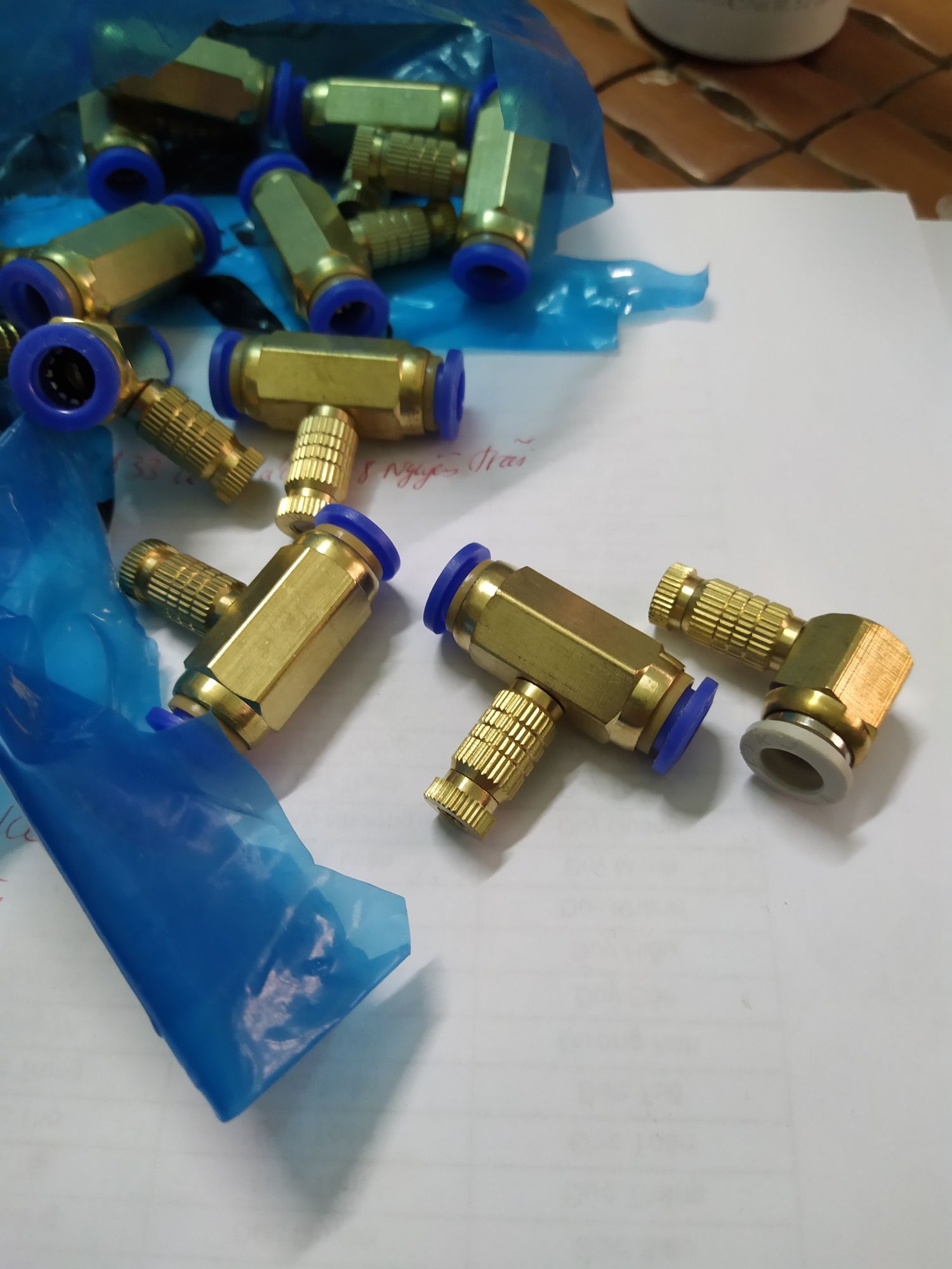 khóa nước máy phun sương tưới lan