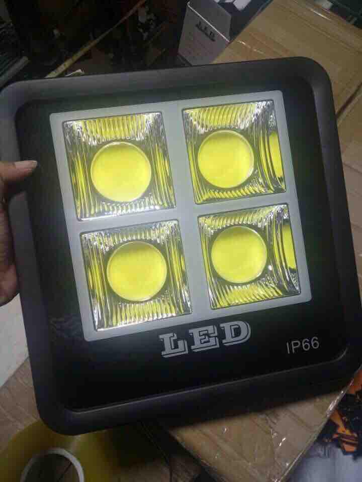 Đèn pha led tụ quang IP66 200W