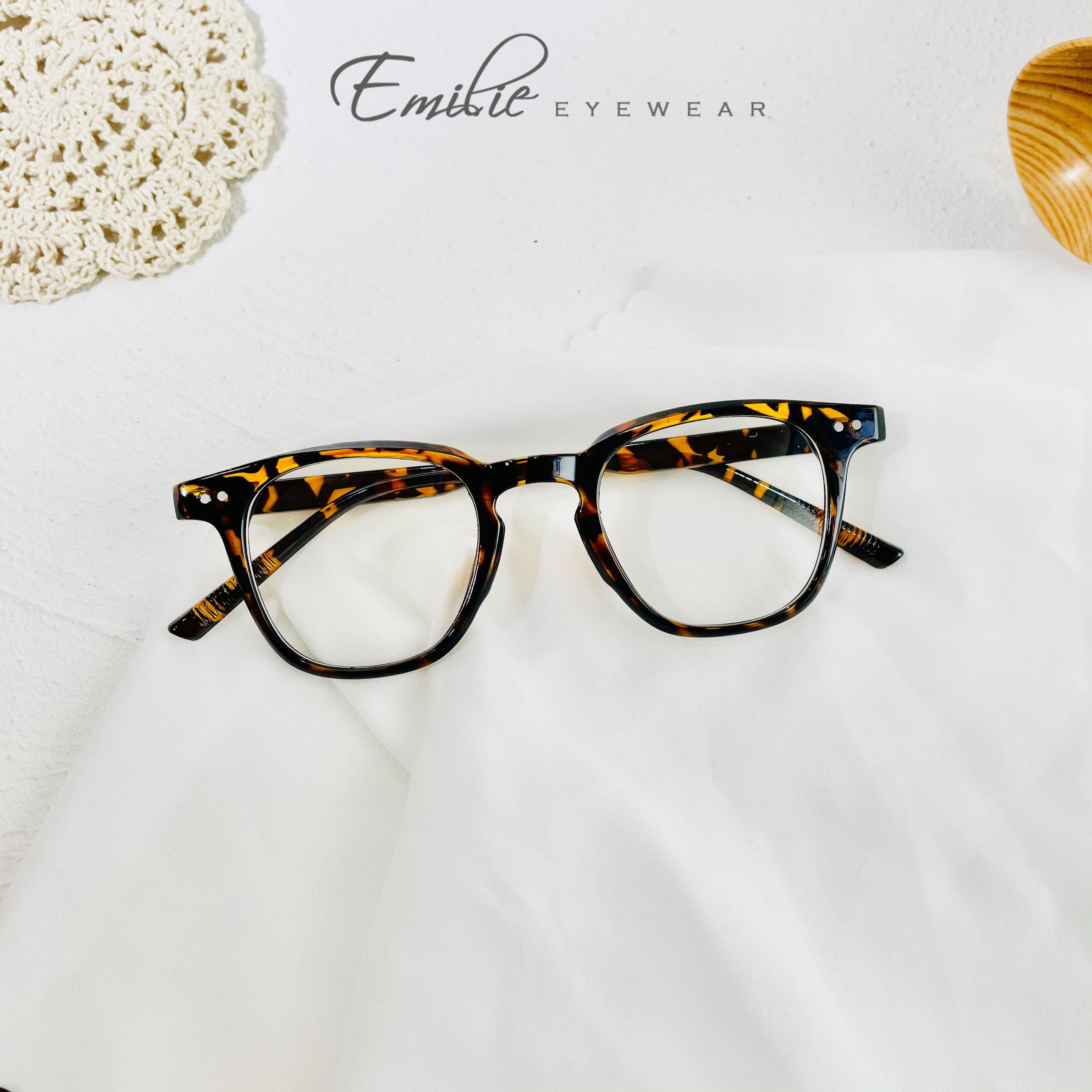 Gọng kính nhựa vuông nam nữ Emilie eyewear phụ kiện thời trang lutto