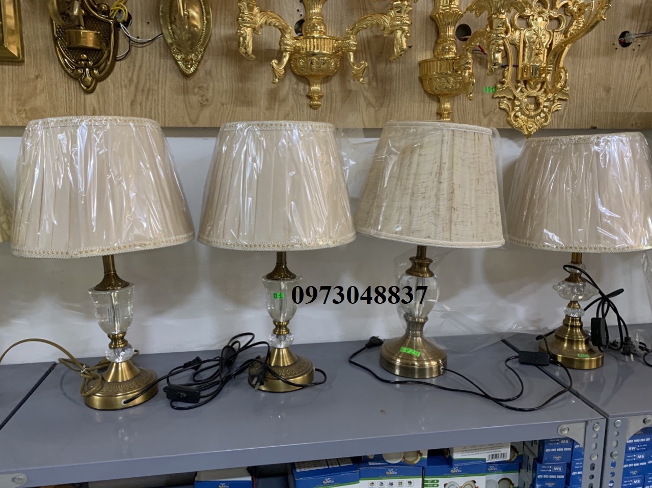 Đèn bàn - Đèn ngủ để bàn đế đồng  tặng kèm bóng LED