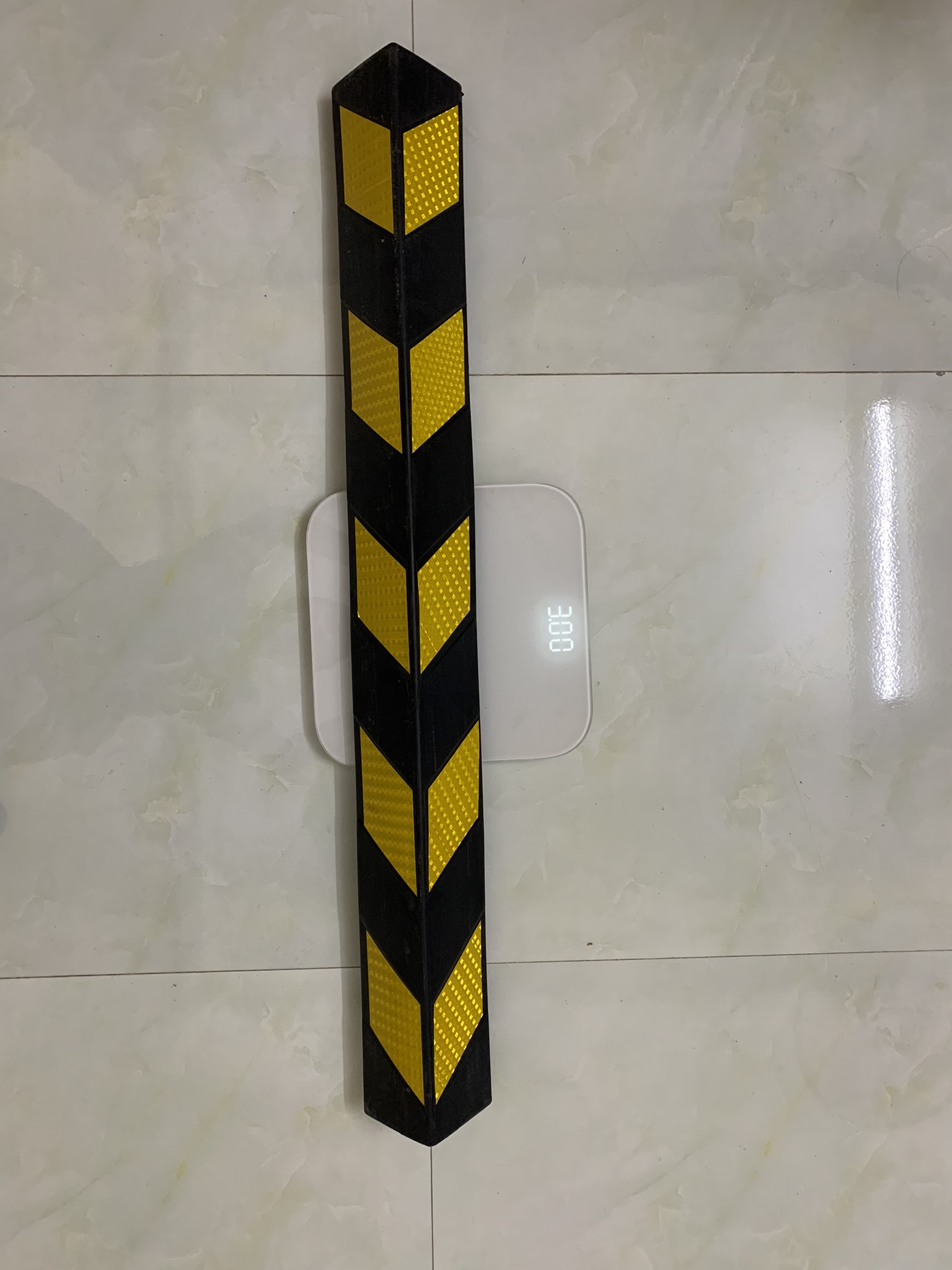 Ốp cột cao su chữ V - Giảm chấn