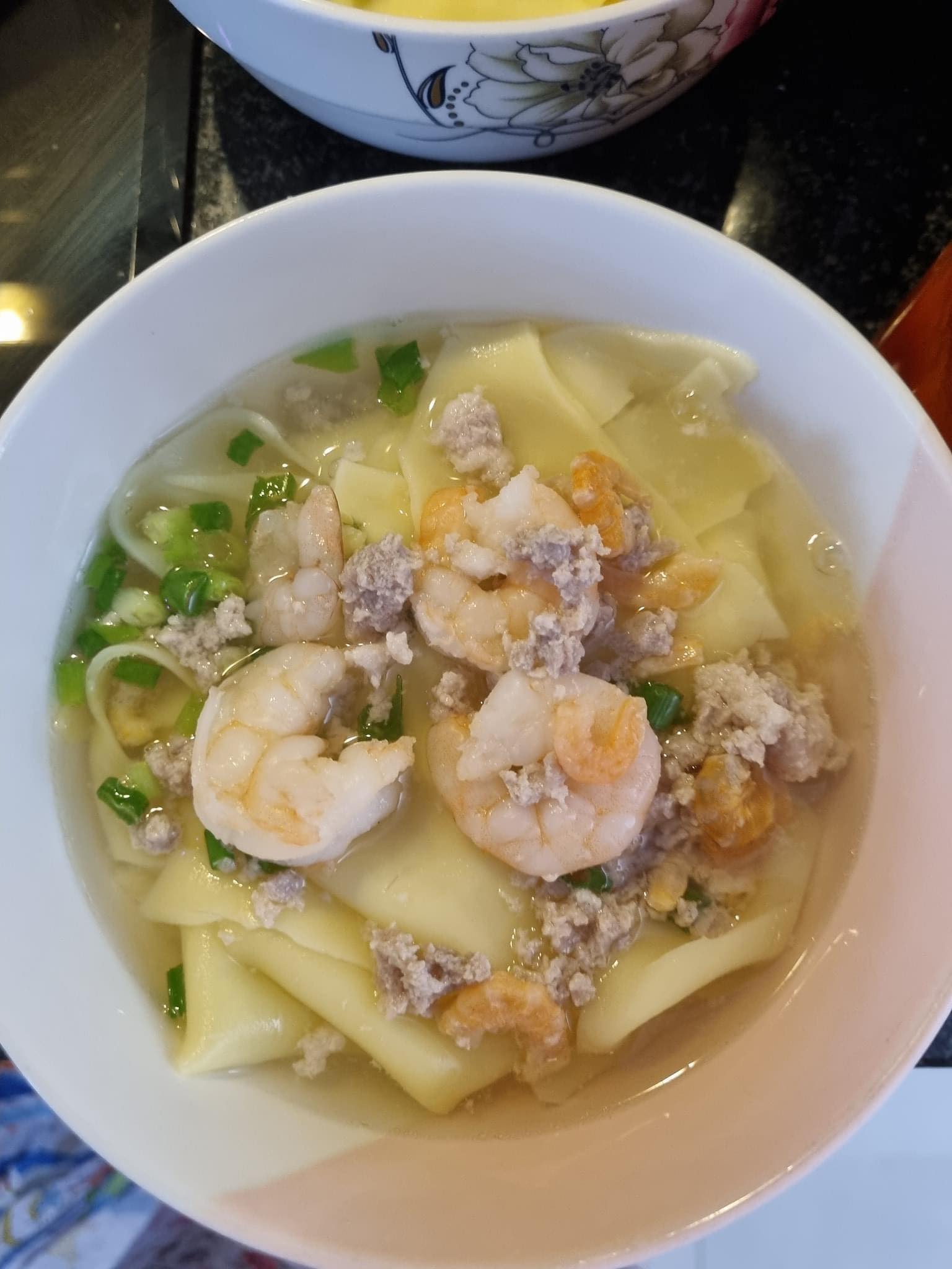 Hoành thánh lá