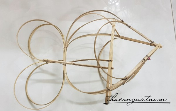 Khung tre lồng đèn - Cá