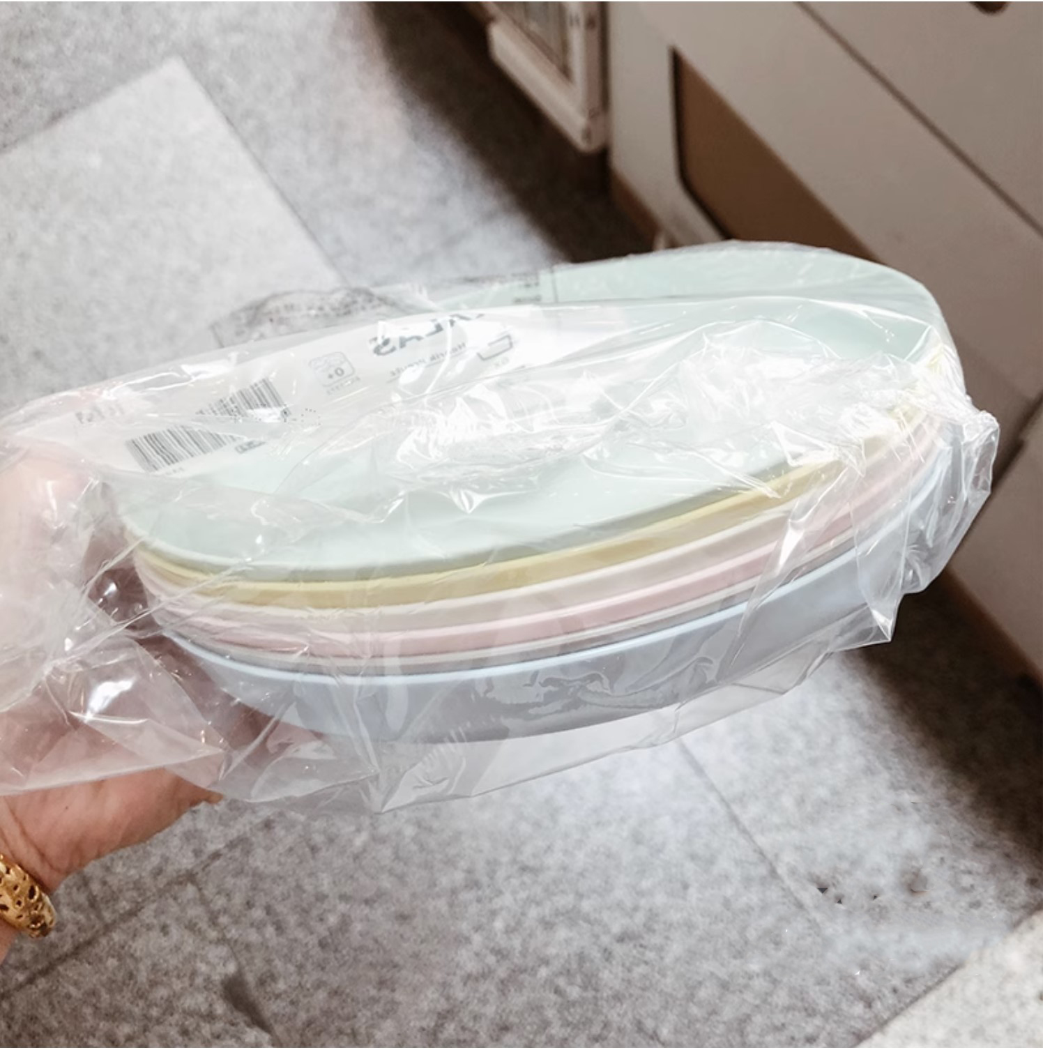 Bộ 6 đĩa nhựa ăn cho bé Kalas IKEA, thiết kế chống đổ, phù hợp cho trẻ sơ sinh và trẻ nhỏ.