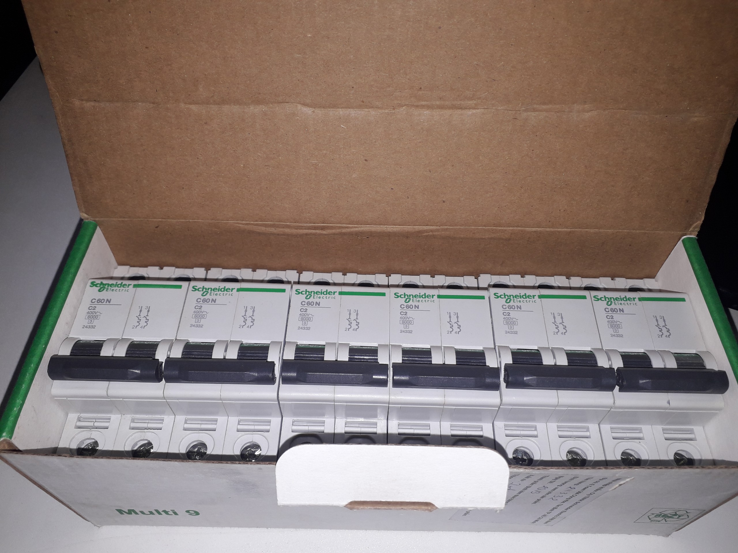 Cầu dao điện 2P 2A Schneider MCB 24332