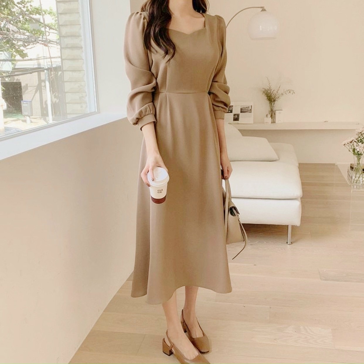 Đầm kem tay dài thắt eo
