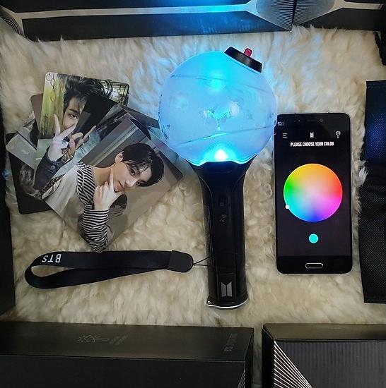 Bomb BTS Lightstick BTS ver 3 OFFICIAL (Tặng 01 hộp postcard BTS mới nhất)