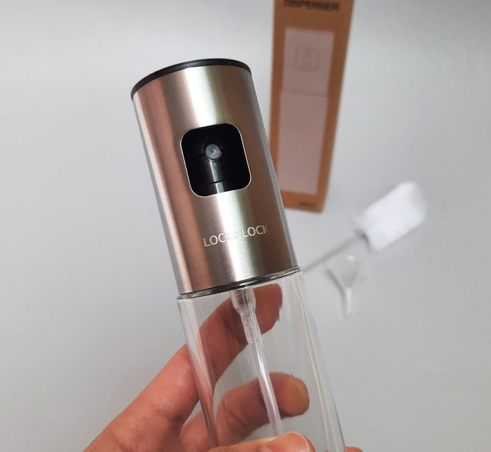 Bình xịt dầu Lock&Lock 100ml kèm phểu và cọ rửa CKO109