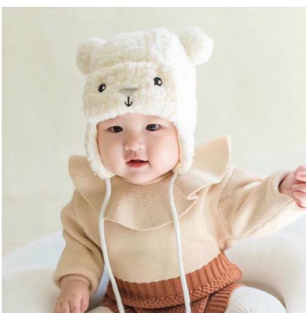 Mũ gấu lông cừu buộc dây cho bé