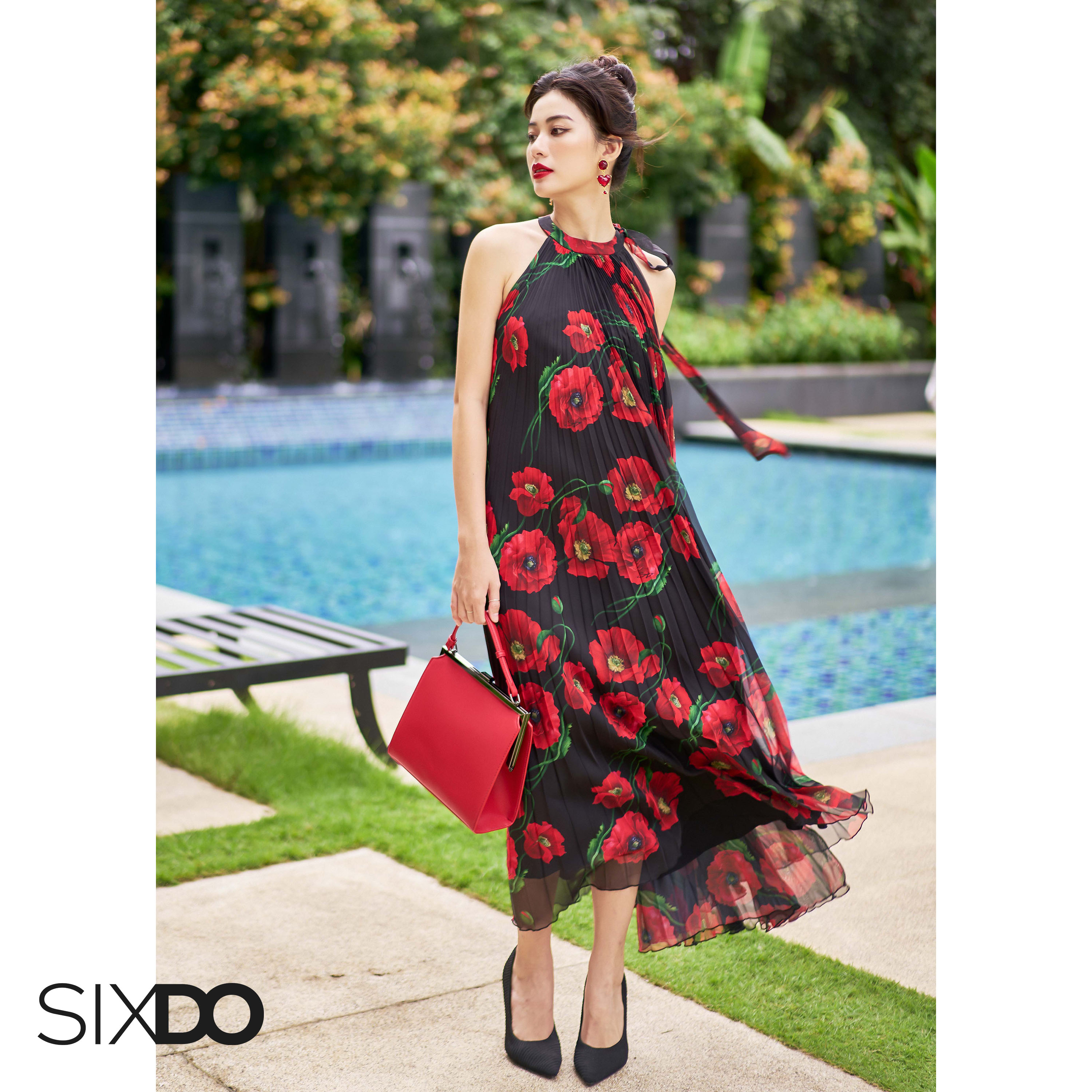 Đầm voan hoa xếp ly cổ yếm sixdo