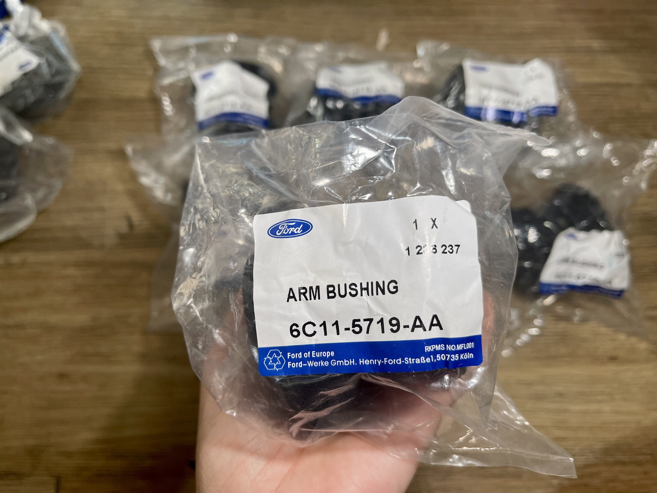 CAO SU NHIP FORD TRANSIT 16 CHỔ MÃ 6C11-5719-AA