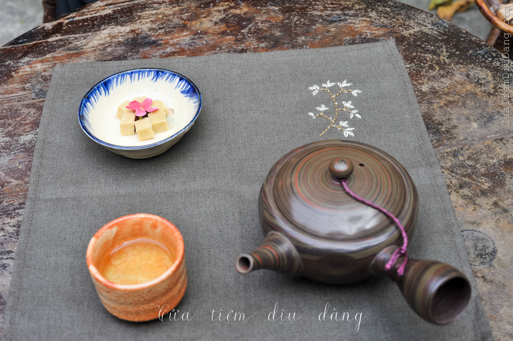 Khăn tay (Khăn mùi xoa) vải linen thêu thủ công - Lá non