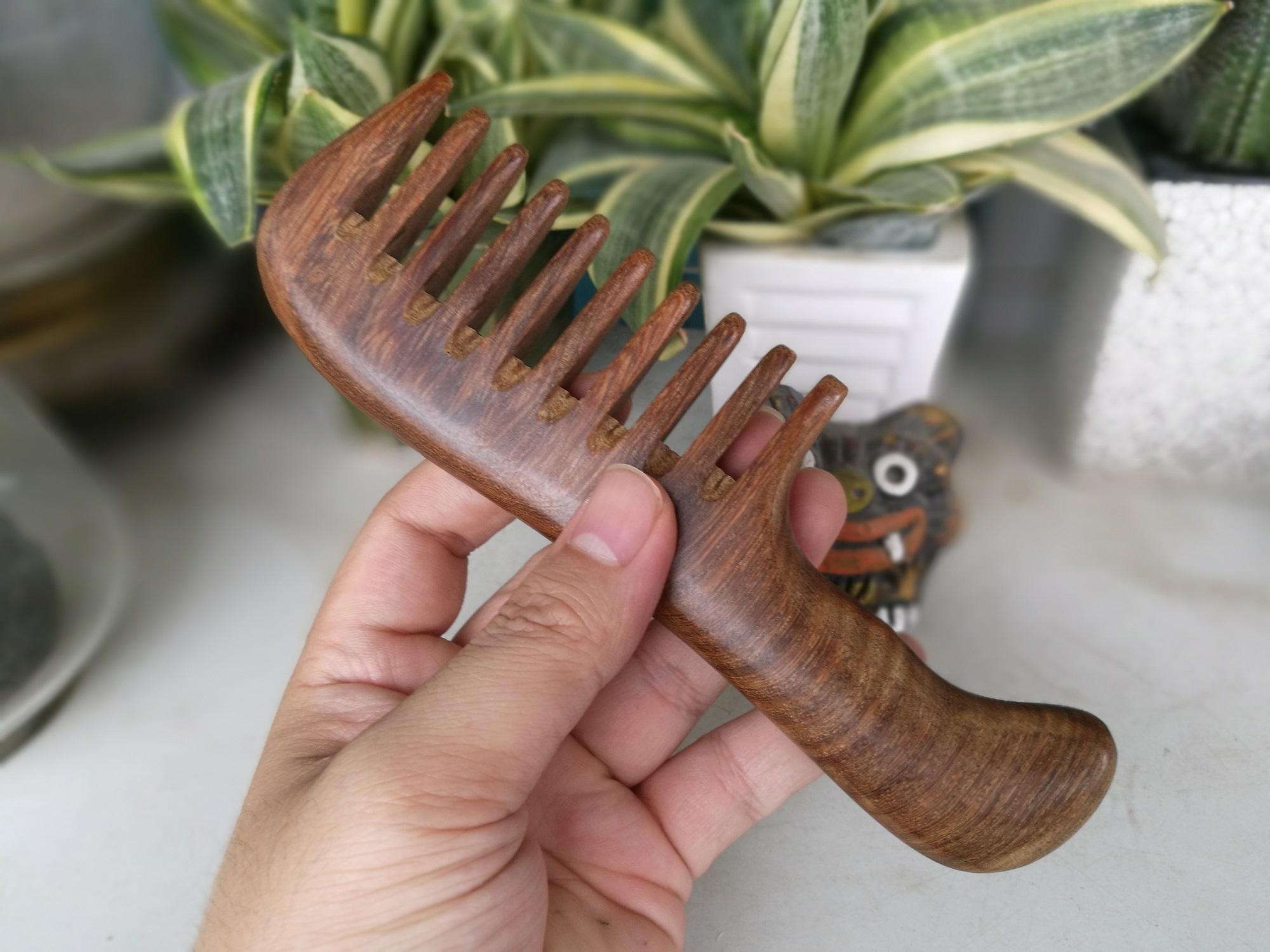 Lược gỗ đàn hương (răng thưa) Mã 1903