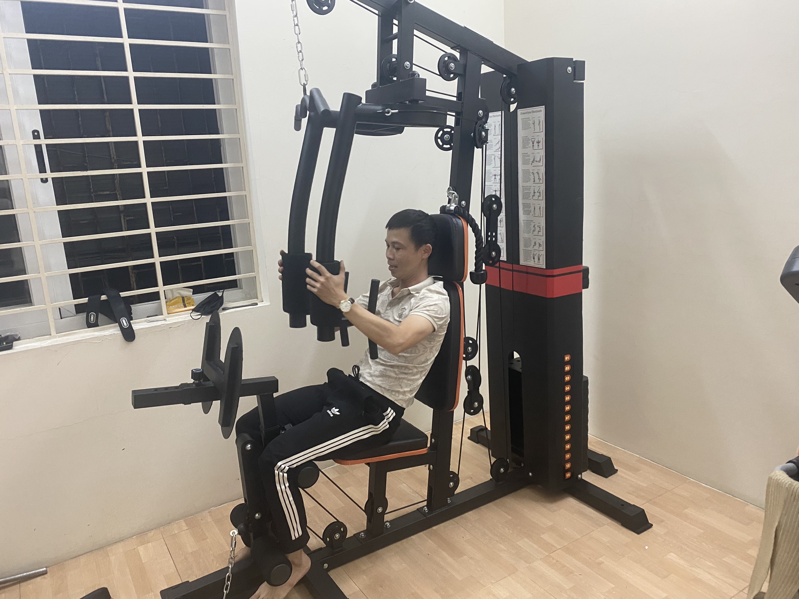 GIÀN TẠ ĐA NĂNG HQ-708A CÓ ĐẠP ĐÙI