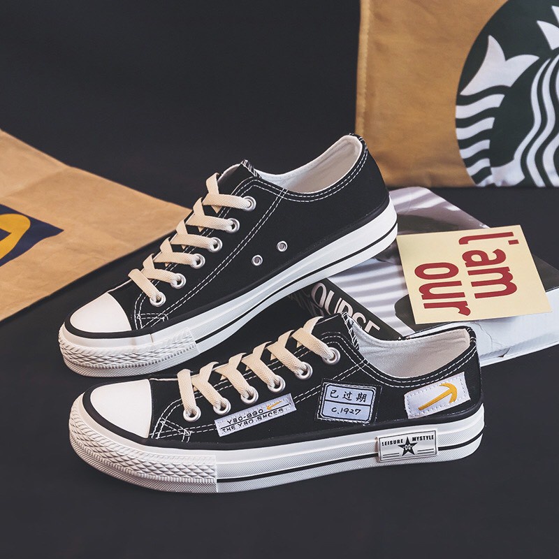 Giày Converse thiết kế giản dị